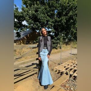 NWT Levi’s Mermaid Medium Light Wash High Rise Slim Fit Flare Maxi Denim Sz 26